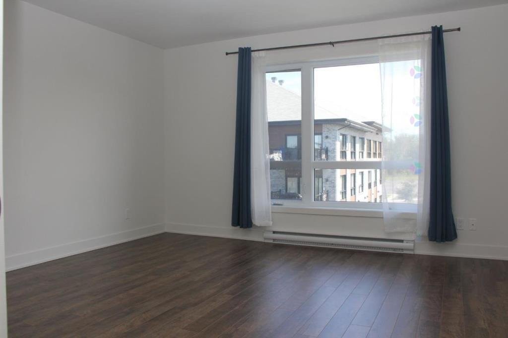 









3888


Rue Bernard-Hubert

,
Longueuil (Saint-Hubert),




QC
J3Y0R3

