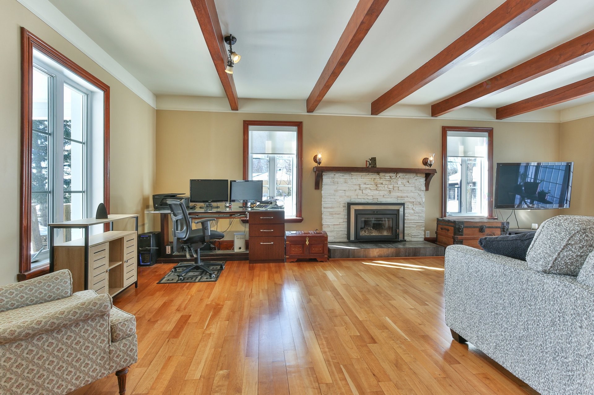 









203


Route 221 S.

,
Lacolle,




QC
J0J1J0

