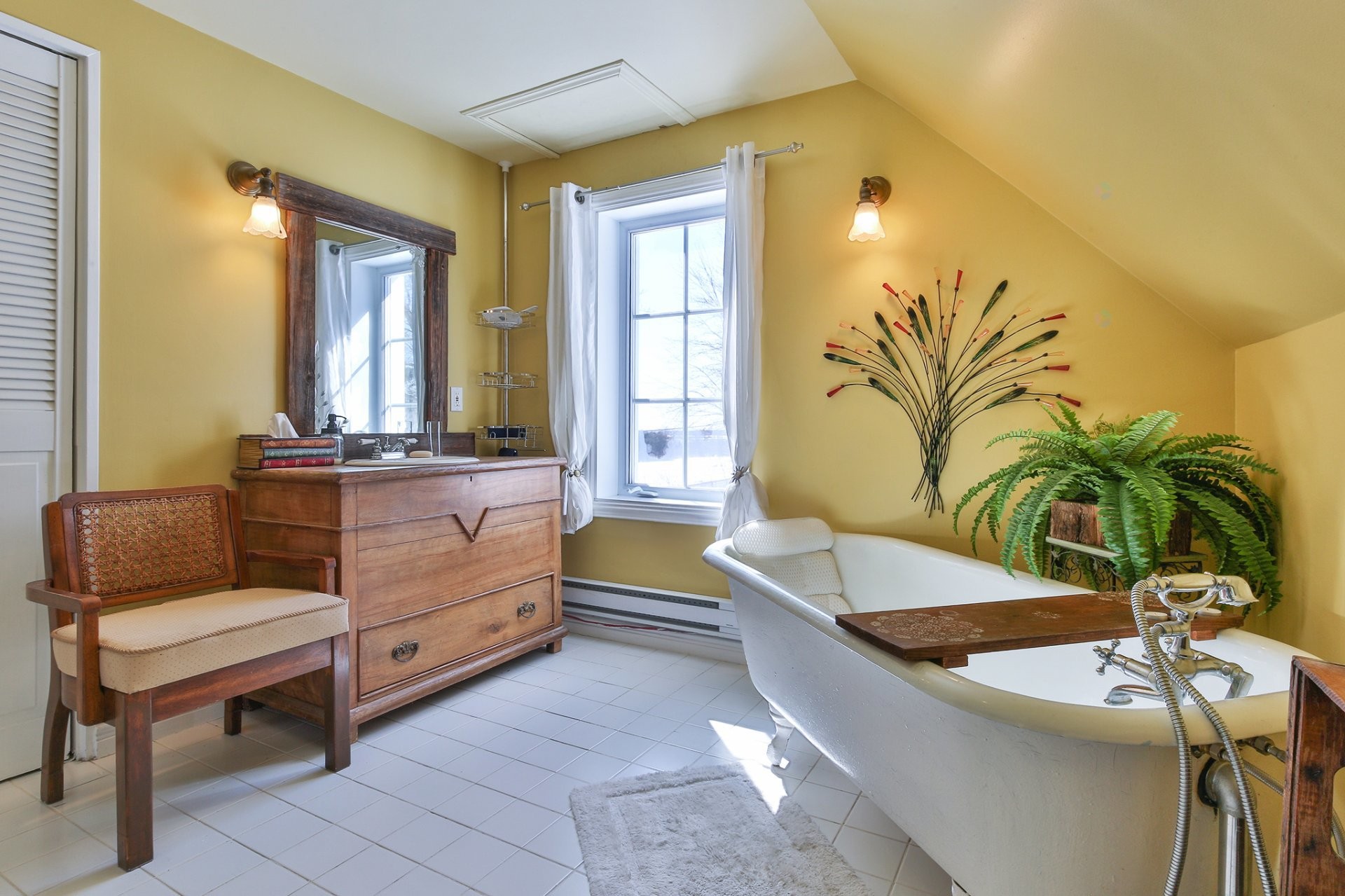 









203


Route 221 S.

,
Lacolle,




QC
J0J1J0

