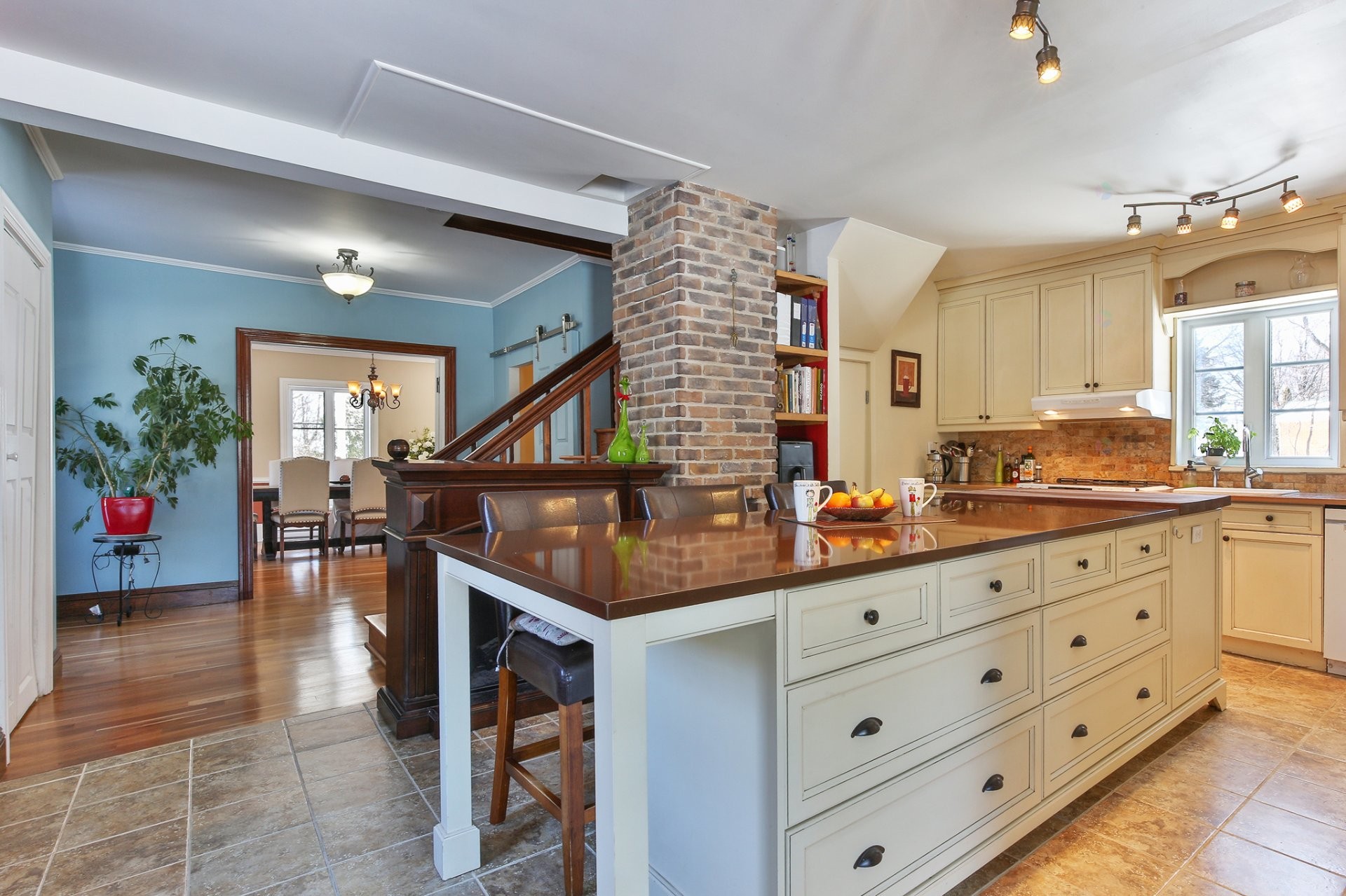 









203


Route 221 S.

,
Lacolle,




QC
J0J1J0

