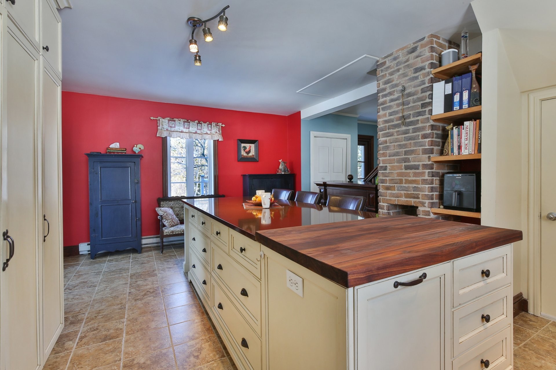 









203


Route 221 S.

,
Lacolle,




QC
J0J1J0

