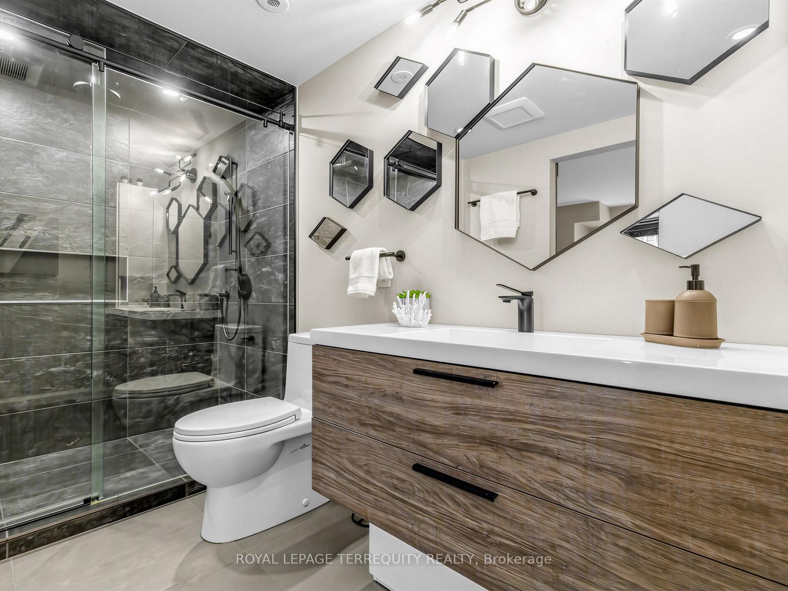 









60


Joe Shuster

Way, 301,
Toronto,




ON
M6K 1Y8

