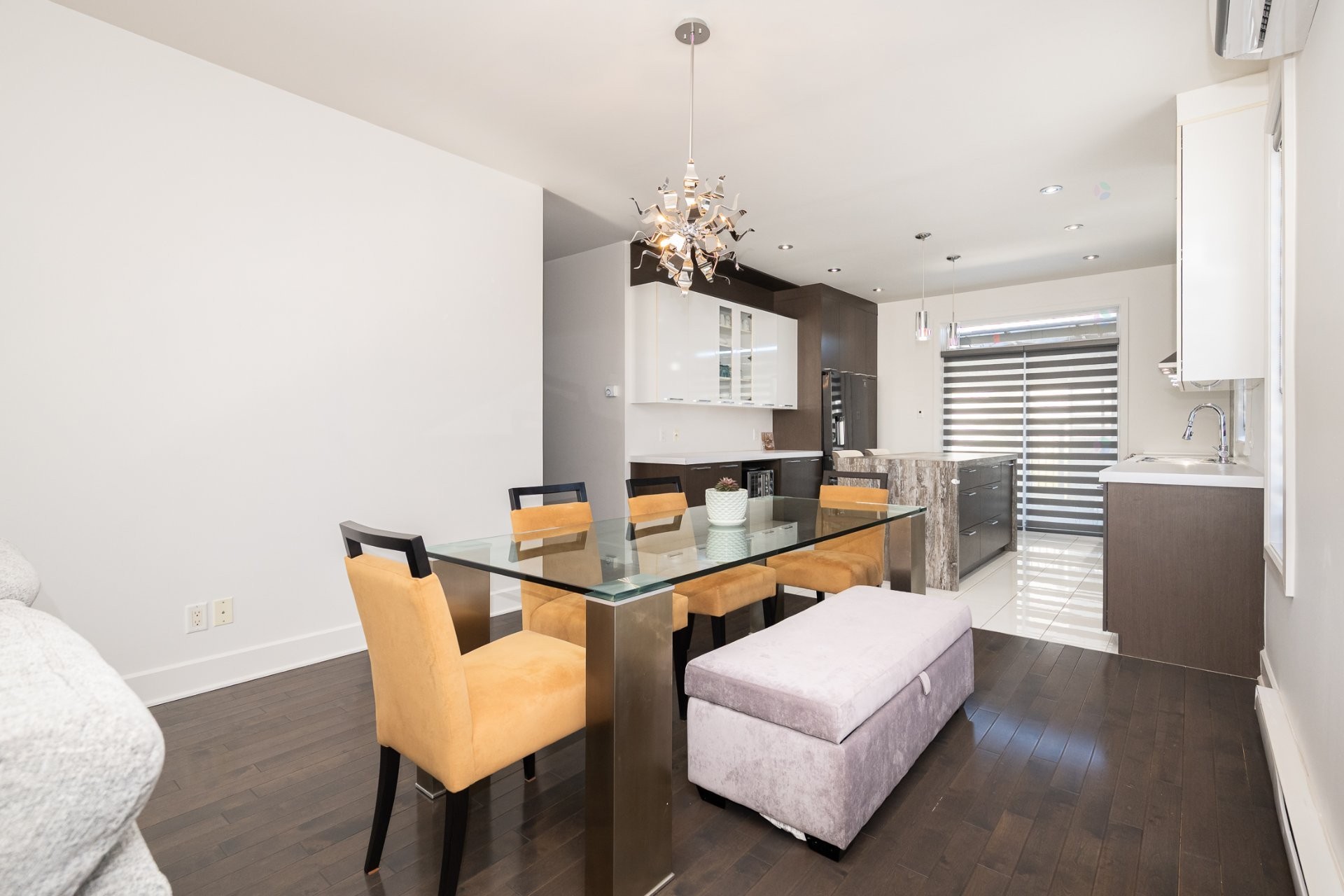 









16860


Rue Jacques-Cartier

,
Mirabel,




QC
J7J0M1

