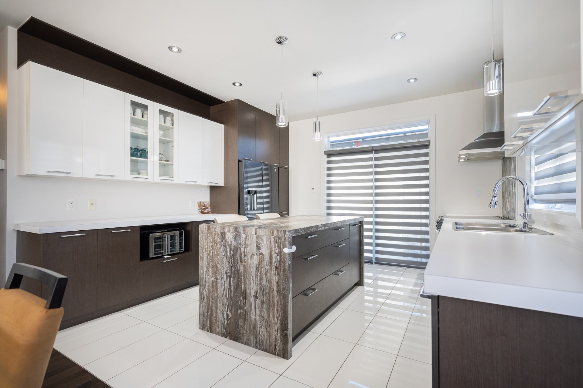 









16860


Rue Jacques-Cartier

,
Mirabel,




QC
J7J0M1

