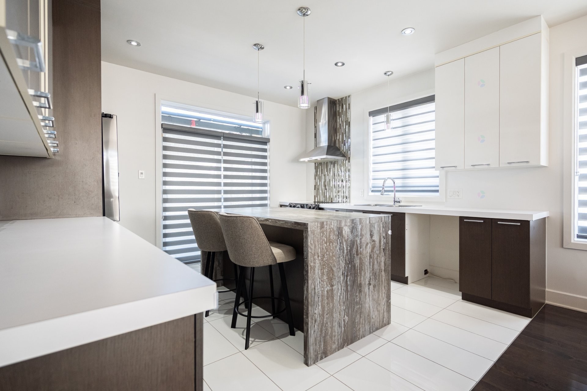 









16860


Rue Jacques-Cartier

,
Mirabel,




QC
J7J0M1

