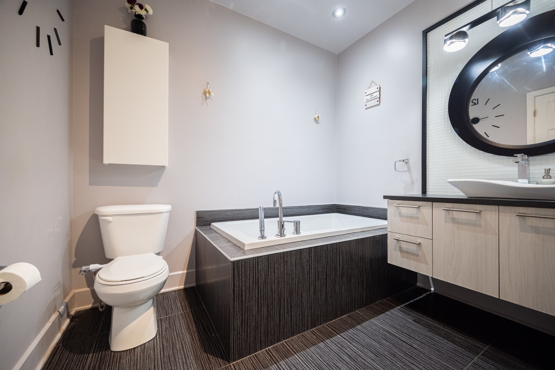 









16860


Rue Jacques-Cartier

,
Mirabel,




QC
J7J0M1

