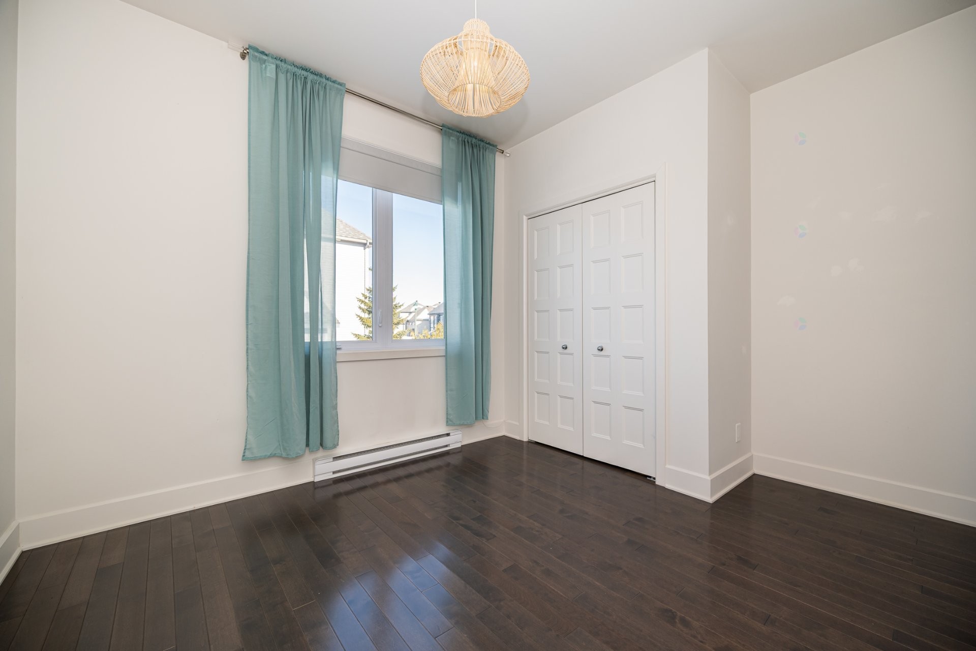 









16860


Rue Jacques-Cartier

,
Mirabel,




QC
J7J0M1

