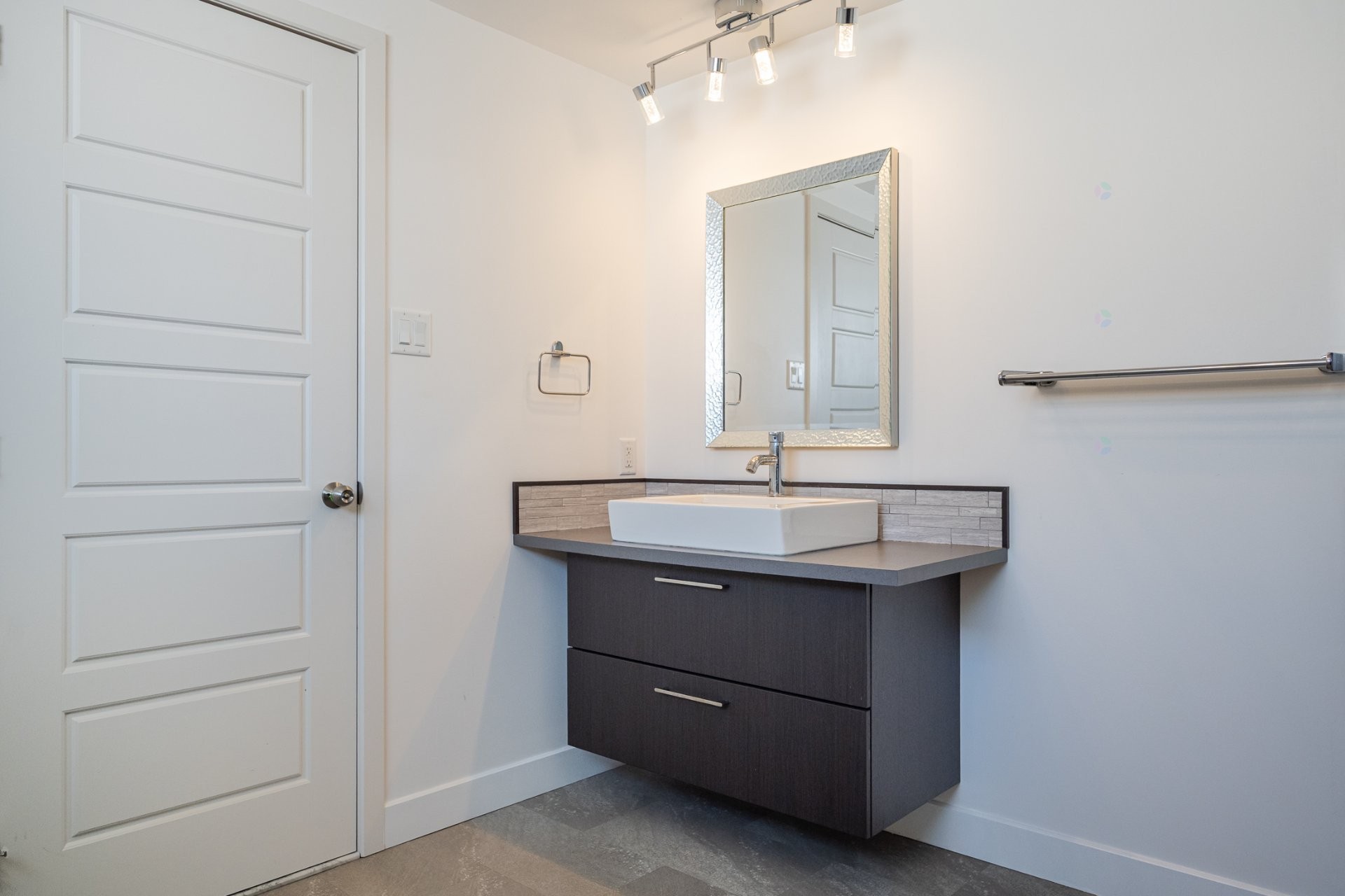 









16860


Rue Jacques-Cartier

,
Mirabel,




QC
J7J0M1

