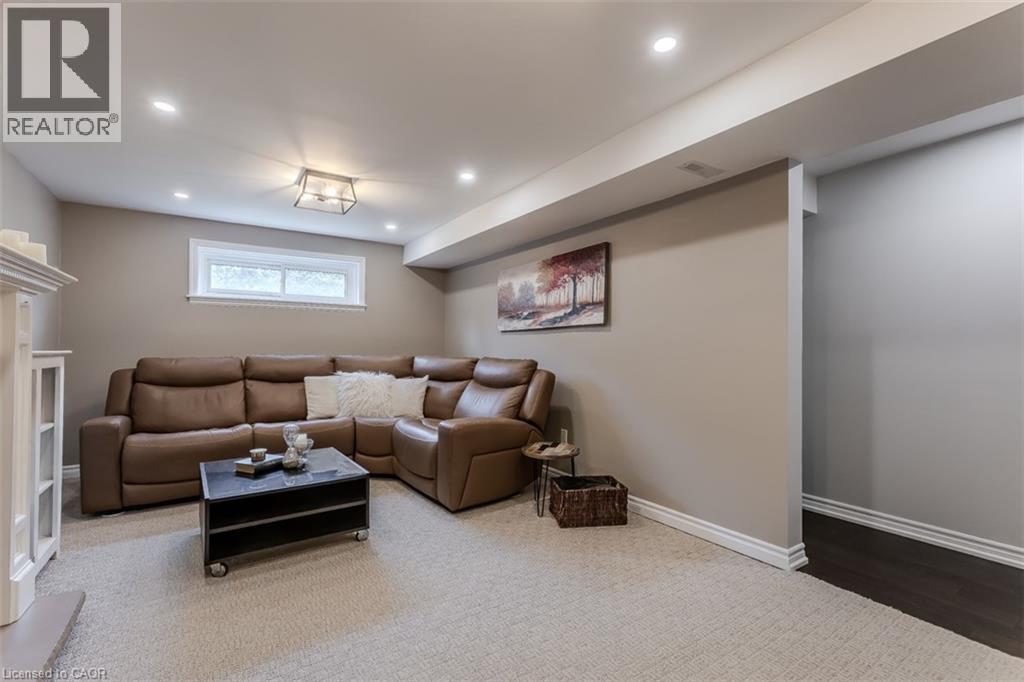 












2360 CAVENDISH Drive

,
Burlington,




Ontario
L7P3B4

