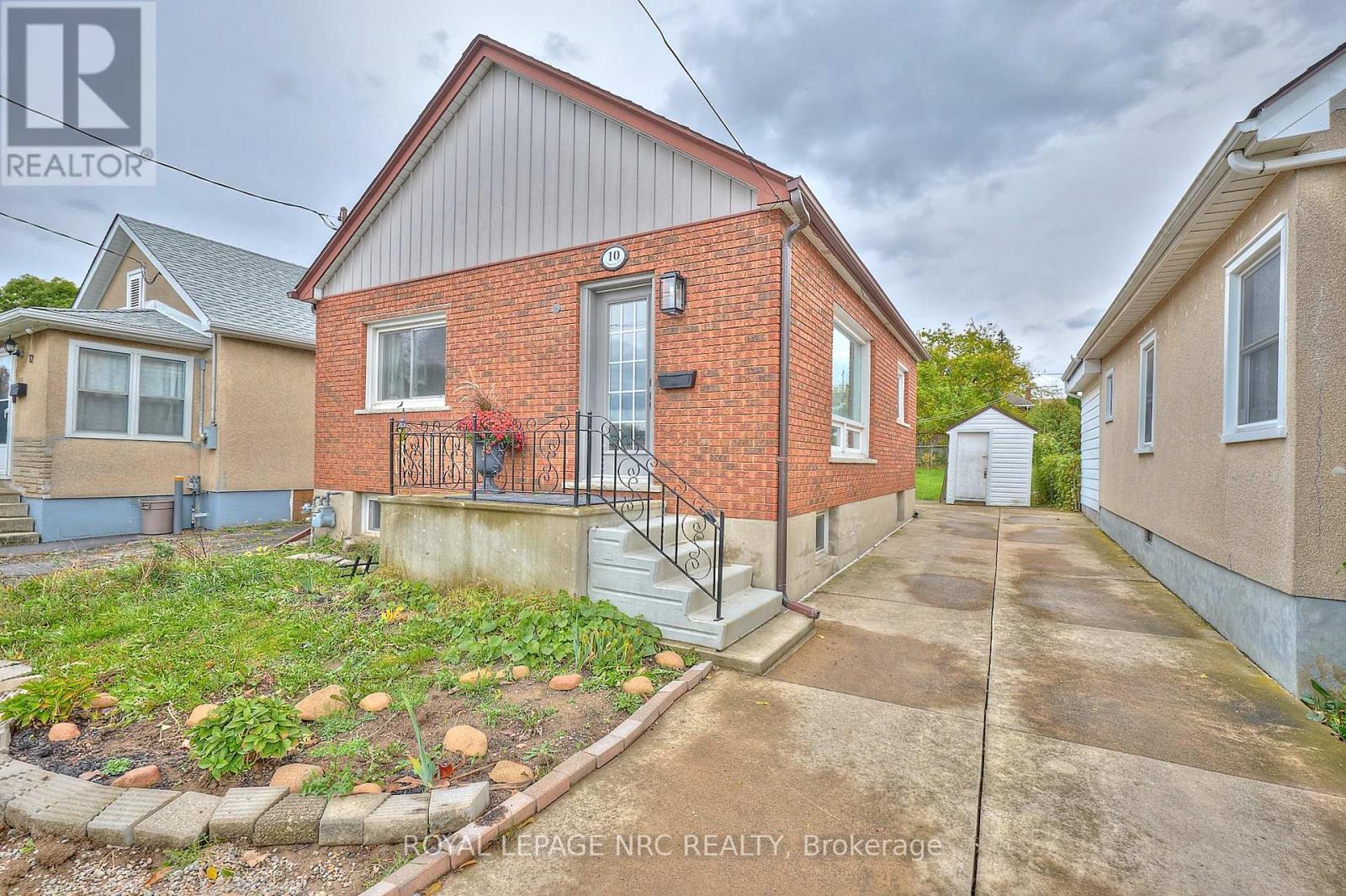 












10 FAIRBURN AVENUE

,
St. Catharines (Burleigh Hill),




Ontario
L2T1B2

