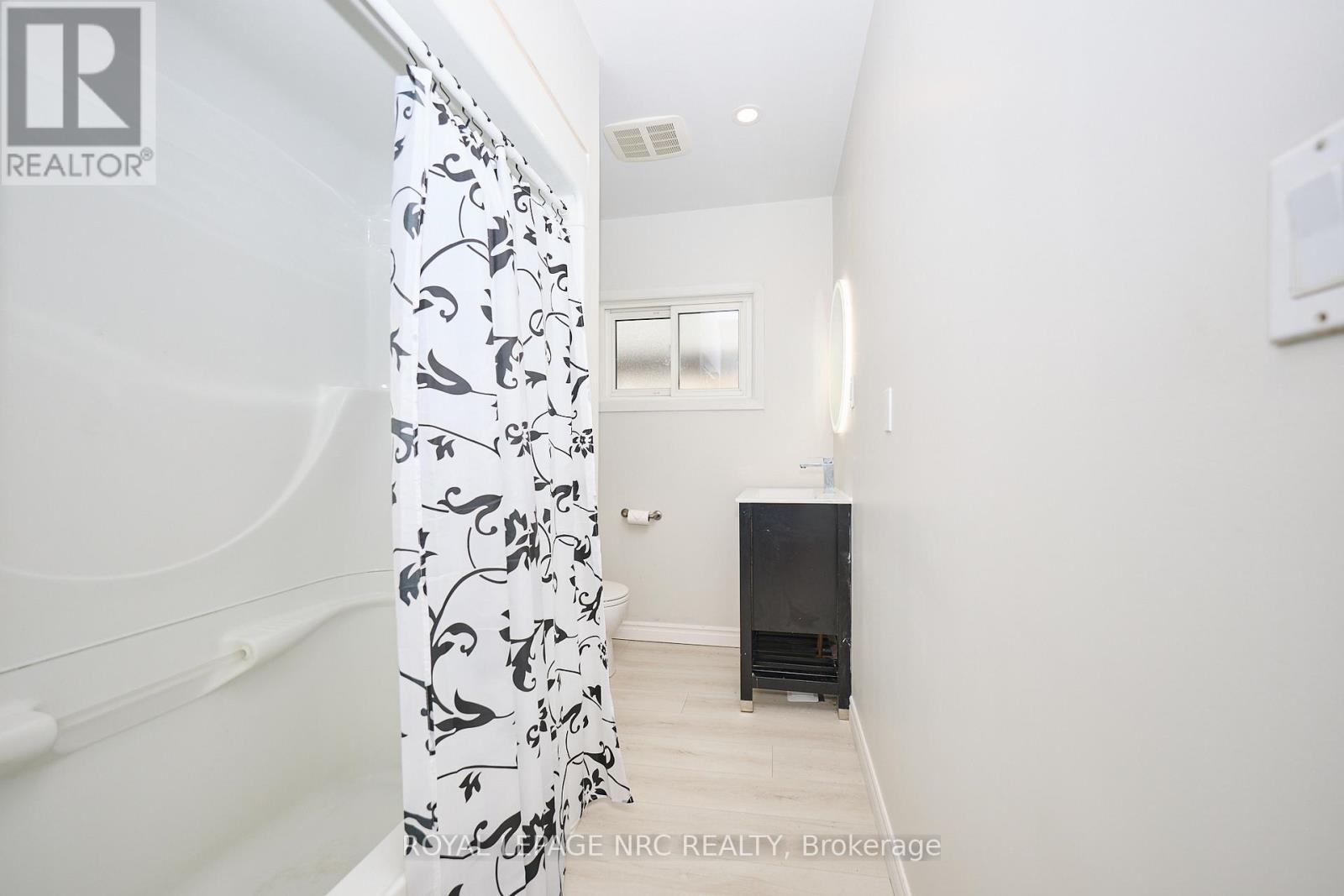 












10 FAIRBURN AVENUE

,
St. Catharines (Burleigh Hill),




Ontario
L2T1B2

