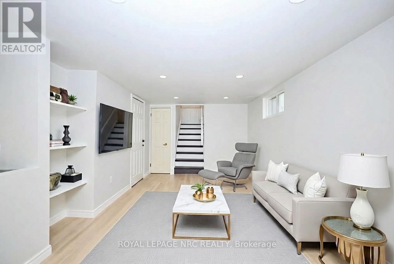 












10 FAIRBURN AVENUE

,
St. Catharines (Burleigh Hill),




Ontario
L2T1B2

