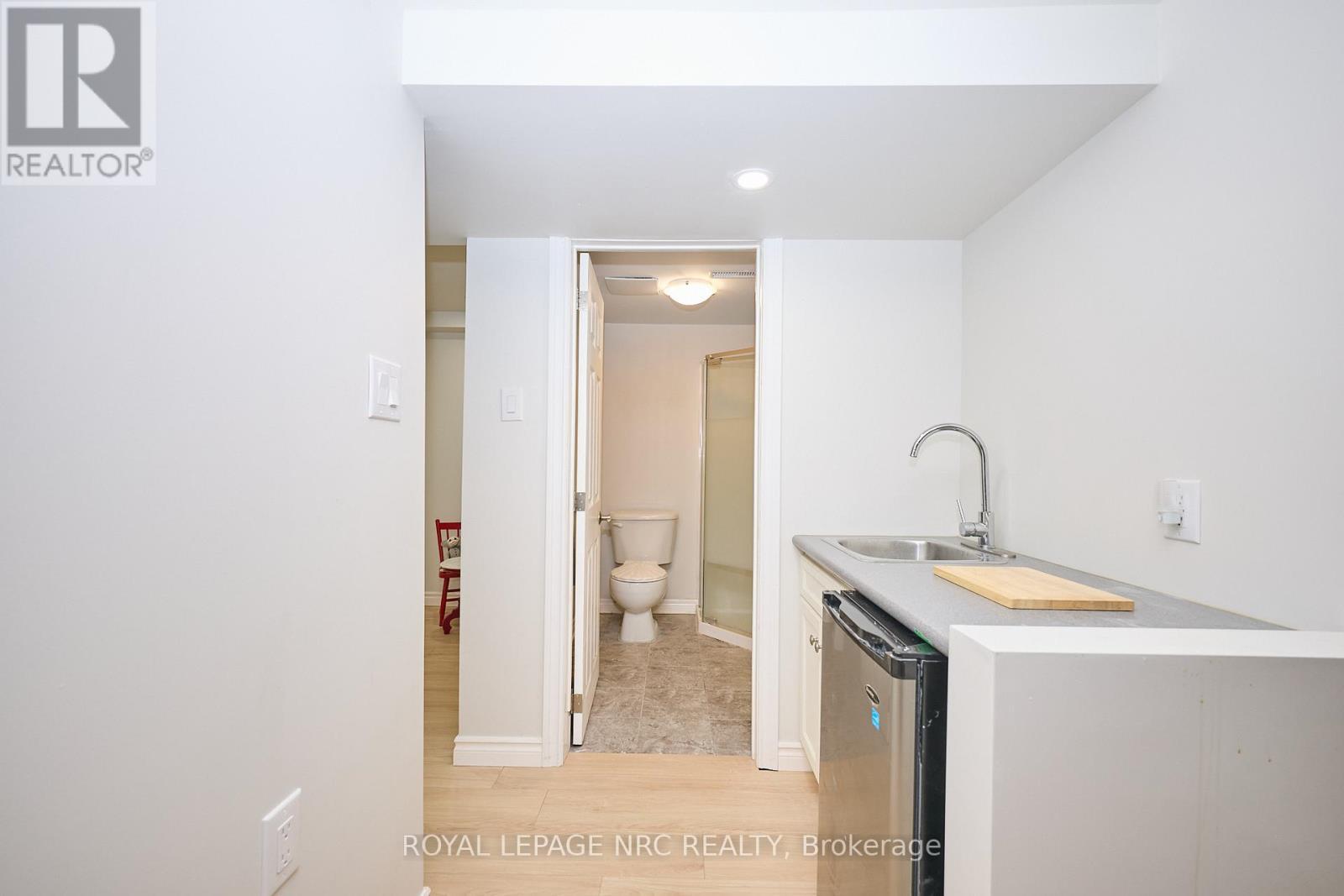 












10 FAIRBURN AVENUE

,
St. Catharines (Burleigh Hill),




Ontario
L2T1B2

