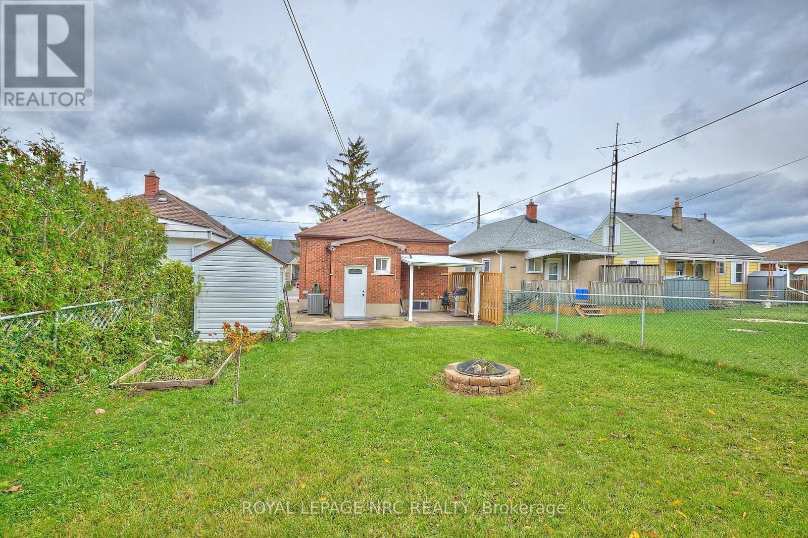 












10 FAIRBURN AVENUE

,
St. Catharines (Burleigh Hill),




Ontario
L2T1B2

