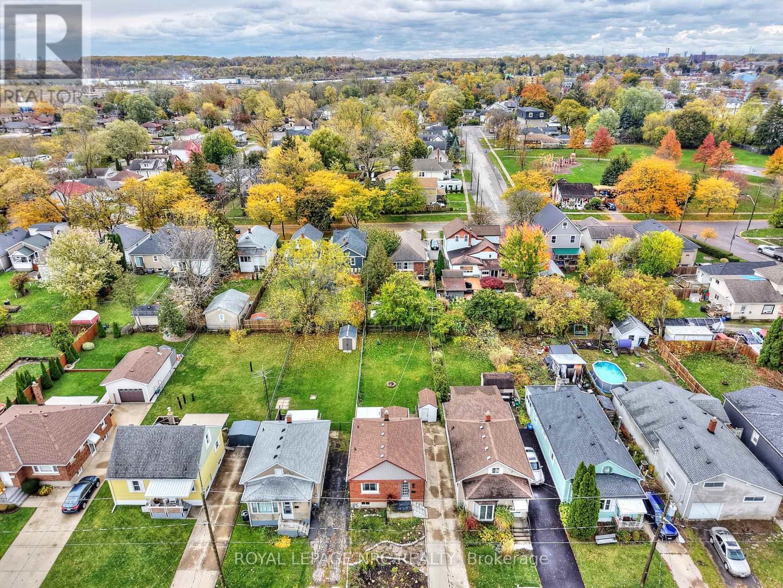 












10 FAIRBURN AVENUE

,
St. Catharines (Burleigh Hill),




Ontario
L2T1B2

