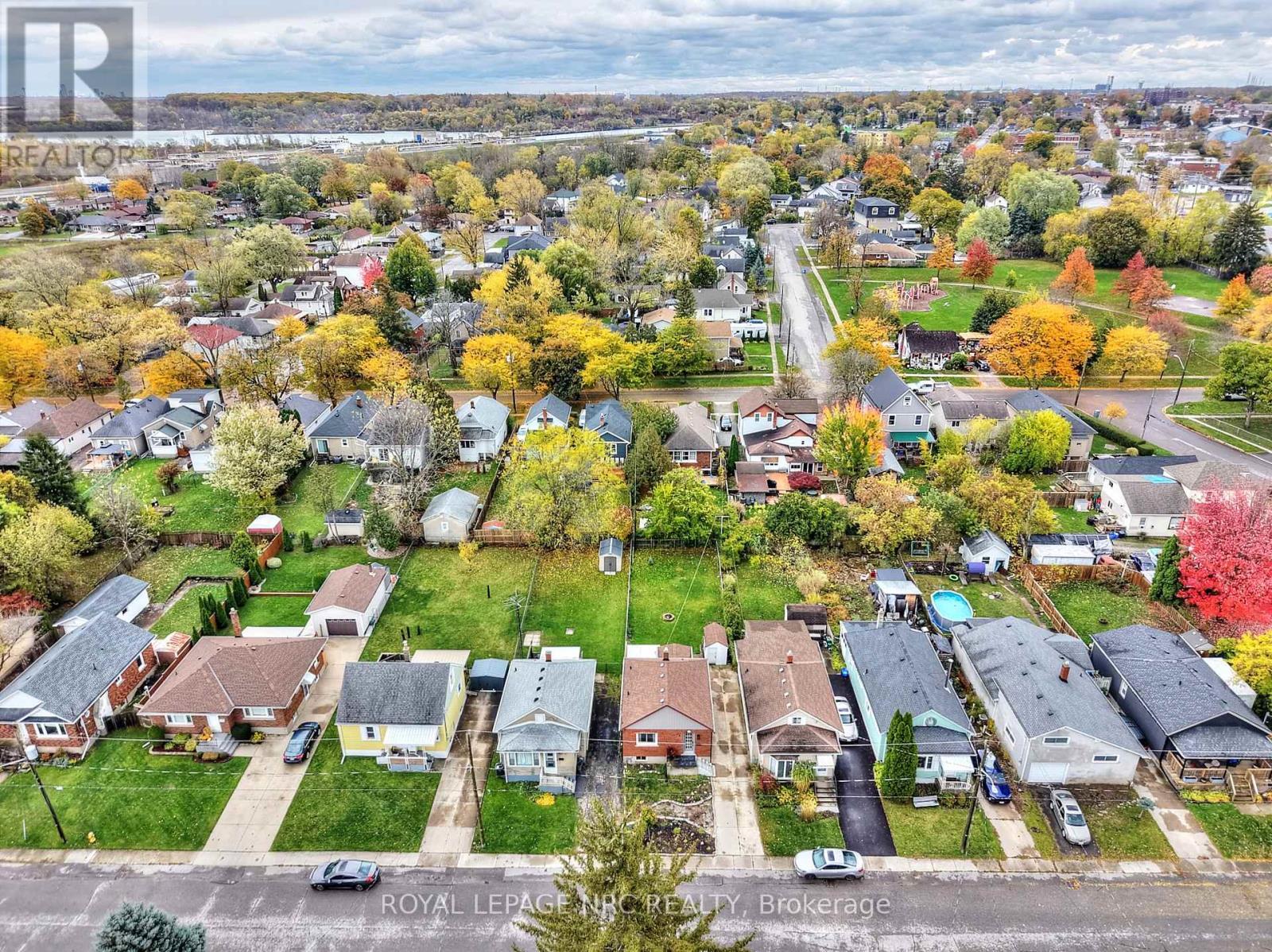 












10 FAIRBURN AVENUE

,
St. Catharines (Burleigh Hill),




Ontario
L2T1B2

