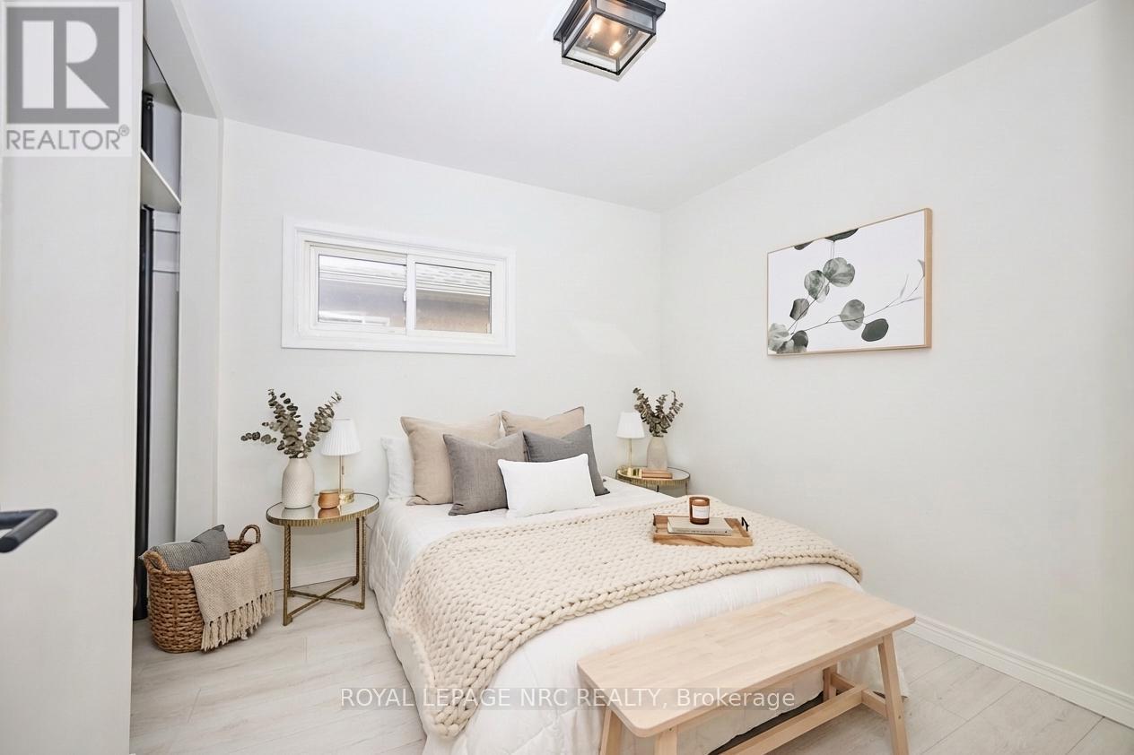 












10 FAIRBURN AVENUE

,
St. Catharines (Burleigh Hill),




Ontario
L2T1B2

