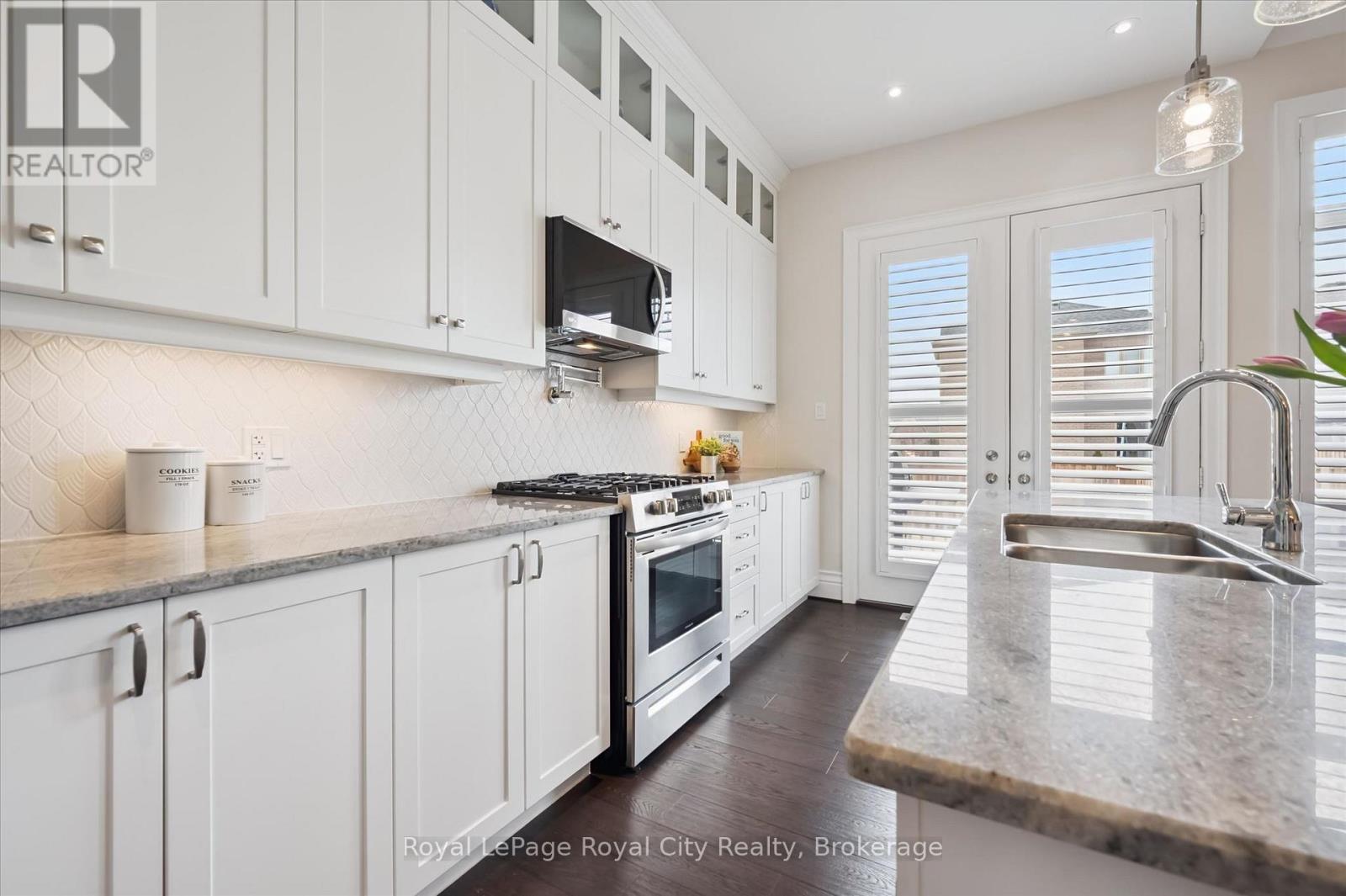 












31 CONLIN COURT

,
Centre Wellington (Fergus),




Ontario
N1M0H2


