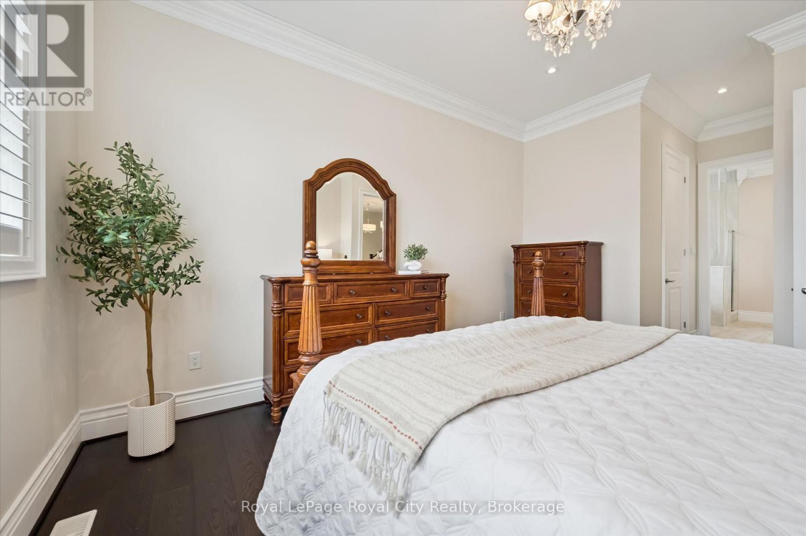 












31 CONLIN COURT

,
Centre Wellington (Fergus),




Ontario
N1M0H2

