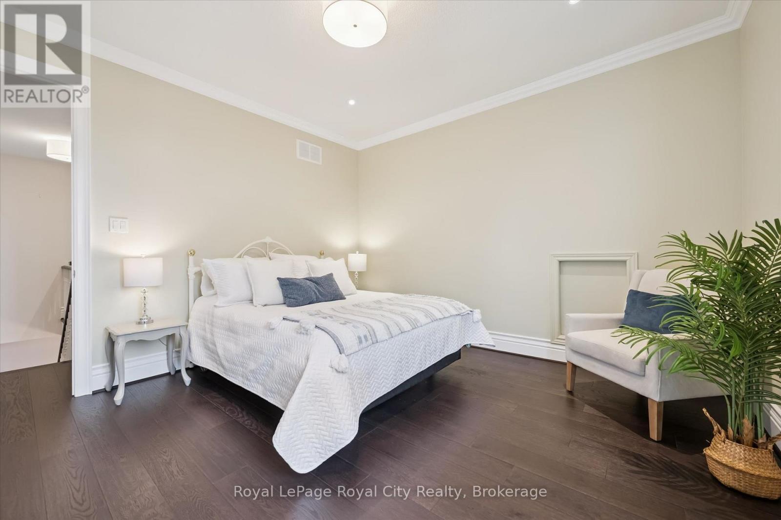 












31 CONLIN COURT

,
Centre Wellington (Fergus),




Ontario
N1M0H2

