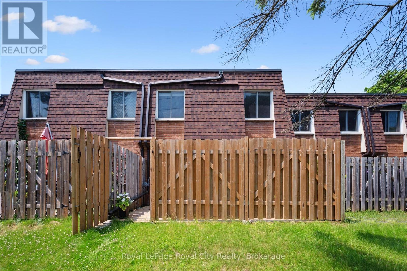 












16 - 120 COUNTRY CLUB DRIVE

,
Guelph (Victoria North),




Ontario
N1E3K7

