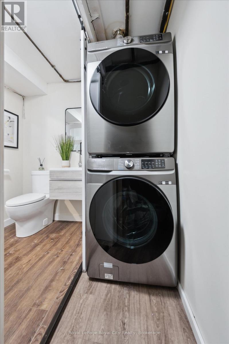 












16 - 120 COUNTRY CLUB DRIVE

,
Guelph (Victoria North),




Ontario
N1E3K7

