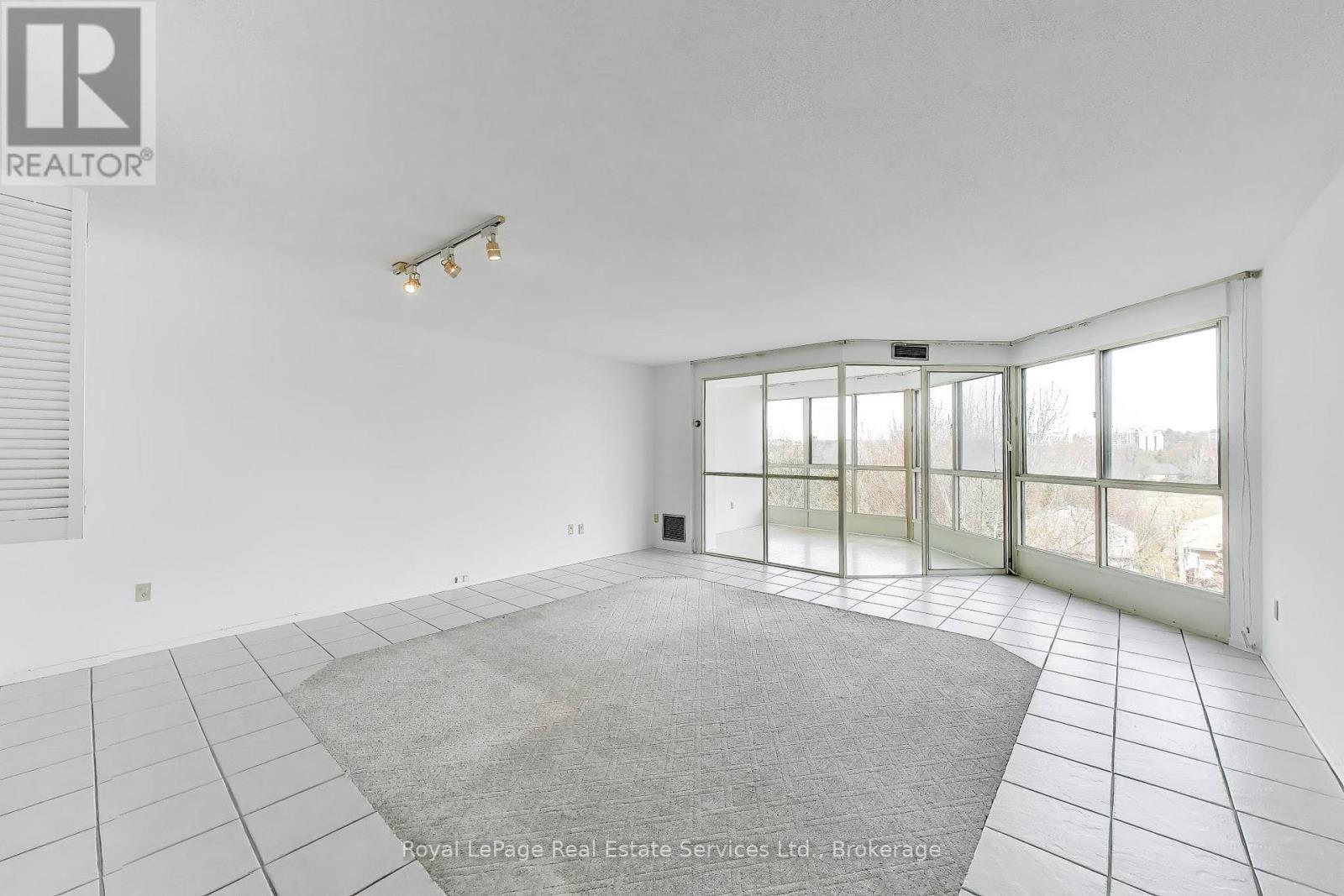












611 - 5 WELDRICK ROAD W

,
Richmond Hill (North Richvale),




Ontario
L4C8S9

