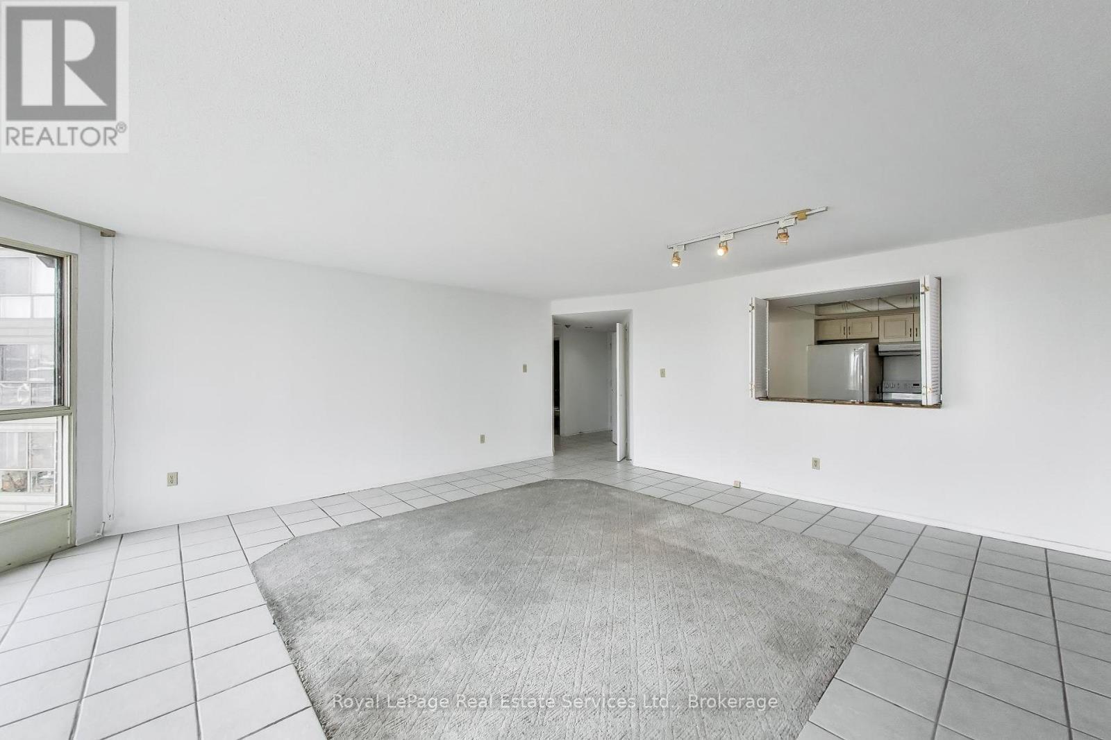 












611 - 5 WELDRICK ROAD W

,
Richmond Hill (North Richvale),




Ontario
L4C8S9

