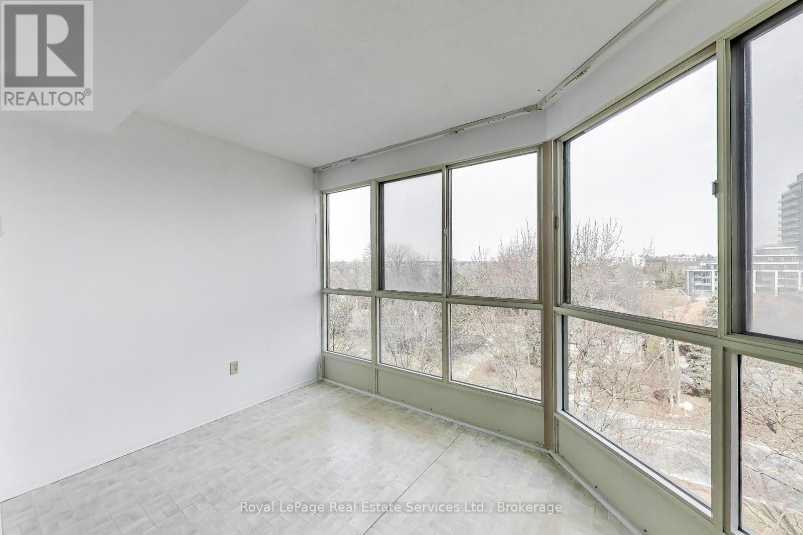 












611 - 5 WELDRICK ROAD W

,
Richmond Hill (North Richvale),




Ontario
L4C8S9

