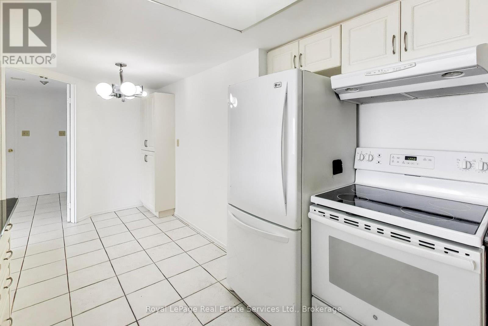 












611 - 5 WELDRICK ROAD W

,
Richmond Hill (North Richvale),




Ontario
L4C8S9

