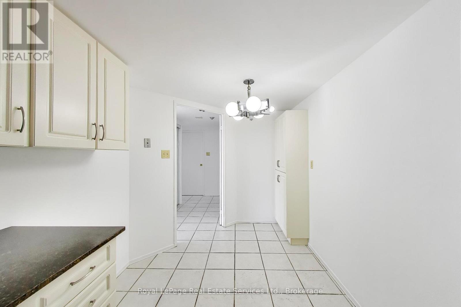 












611 - 5 WELDRICK ROAD W

,
Richmond Hill (North Richvale),




Ontario
L4C8S9

