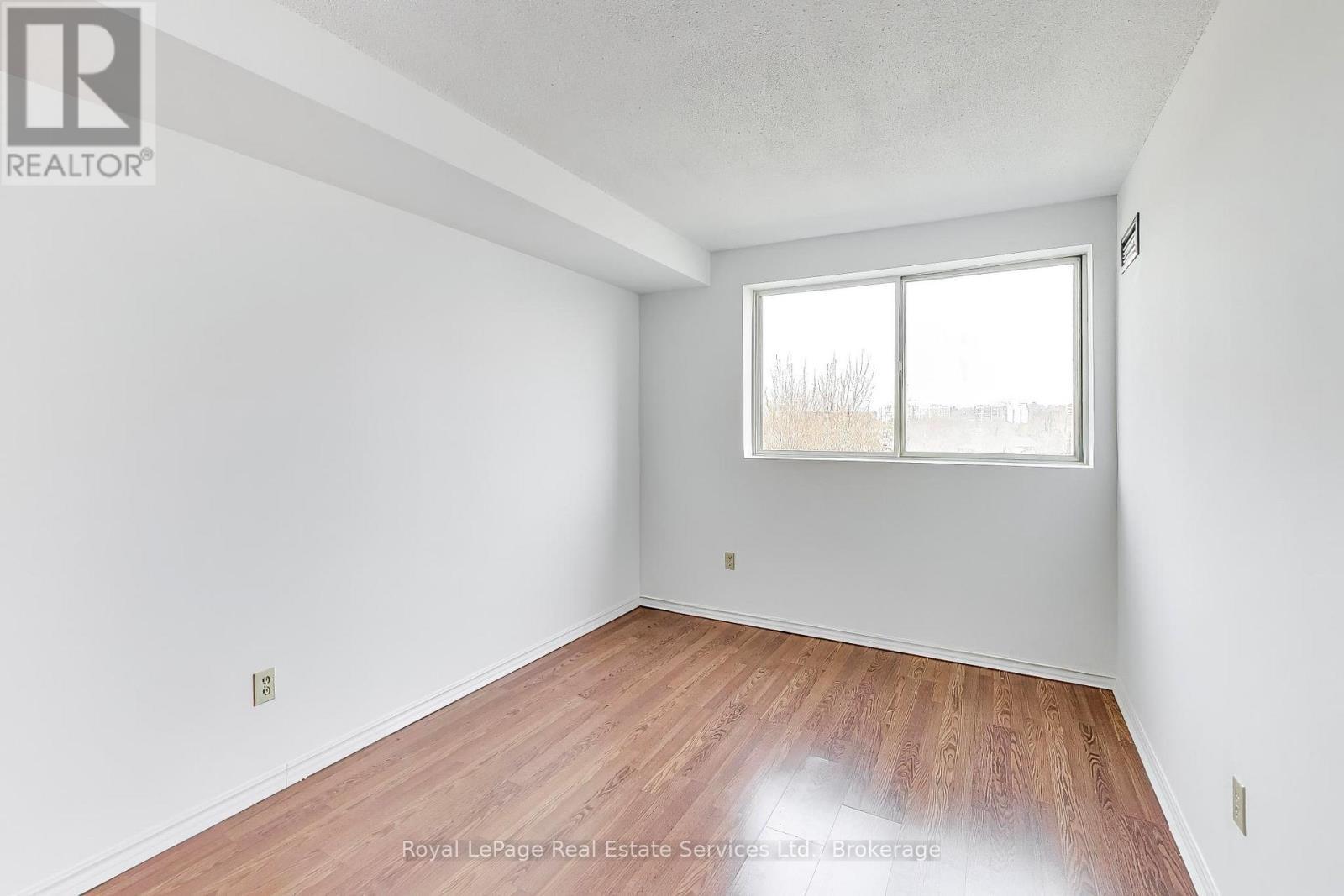 












611 - 5 WELDRICK ROAD W

,
Richmond Hill (North Richvale),




Ontario
L4C8S9

