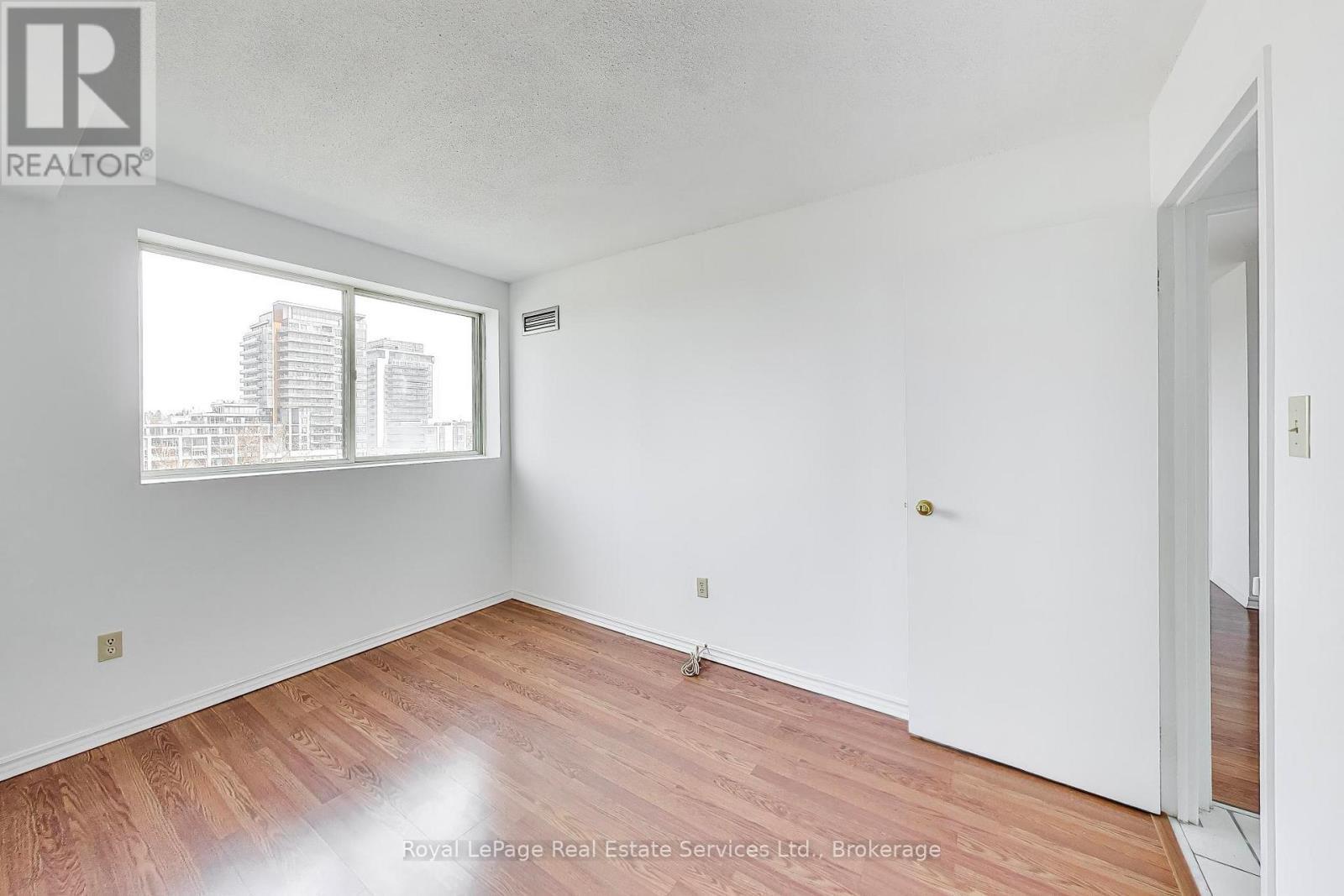 












611 - 5 WELDRICK ROAD W

,
Richmond Hill (North Richvale),




Ontario
L4C8S9

