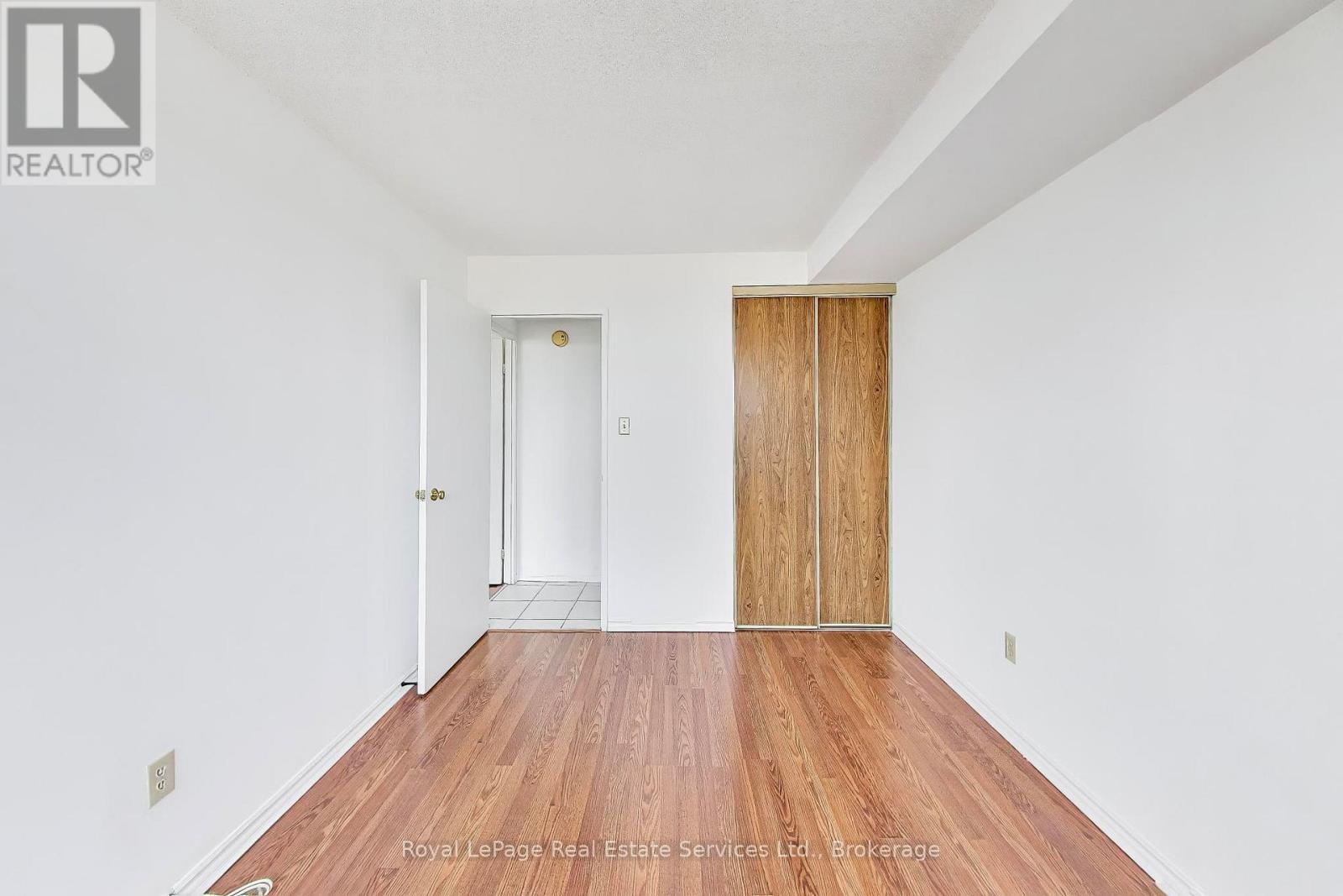 












611 - 5 WELDRICK ROAD W

,
Richmond Hill (North Richvale),




Ontario
L4C8S9

