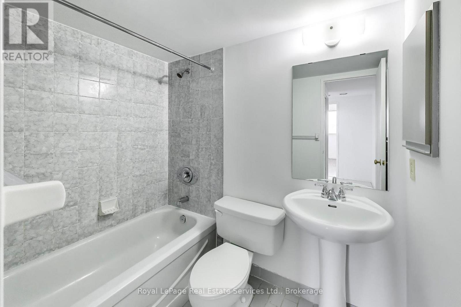 












611 - 5 WELDRICK ROAD W

,
Richmond Hill (North Richvale),




Ontario
L4C8S9

