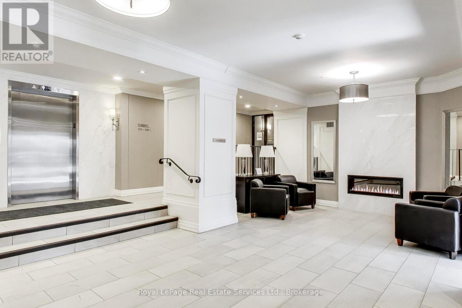 












611 - 5 WELDRICK ROAD W

,
Richmond Hill (North Richvale),




Ontario
L4C8S9


