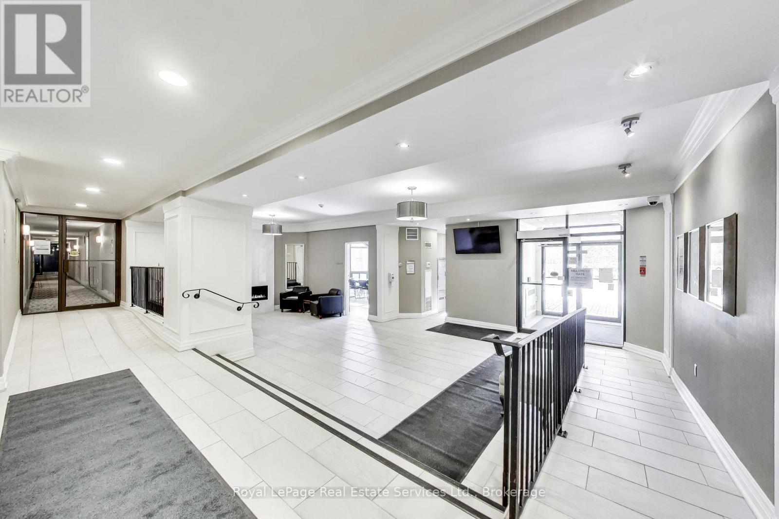 












611 - 5 WELDRICK ROAD W

,
Richmond Hill (North Richvale),




Ontario
L4C8S9

