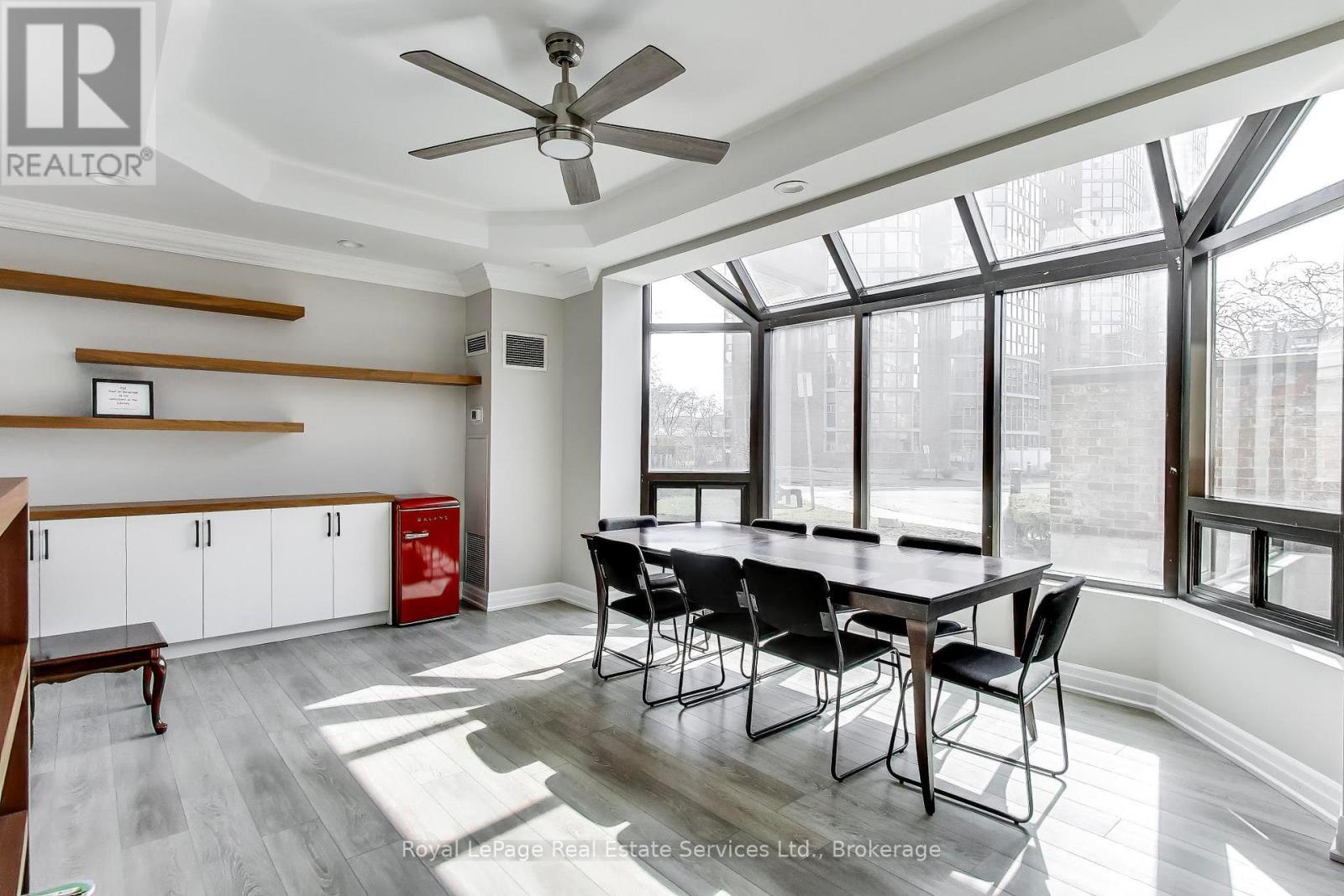 












611 - 5 WELDRICK ROAD W

,
Richmond Hill (North Richvale),




Ontario
L4C8S9

