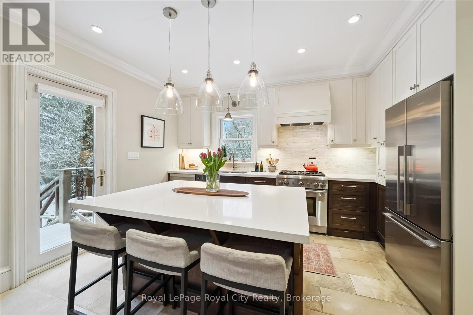 












16 OXFORD STREET

,
Guelph (Downtown),




Ontario
N1H2M3

