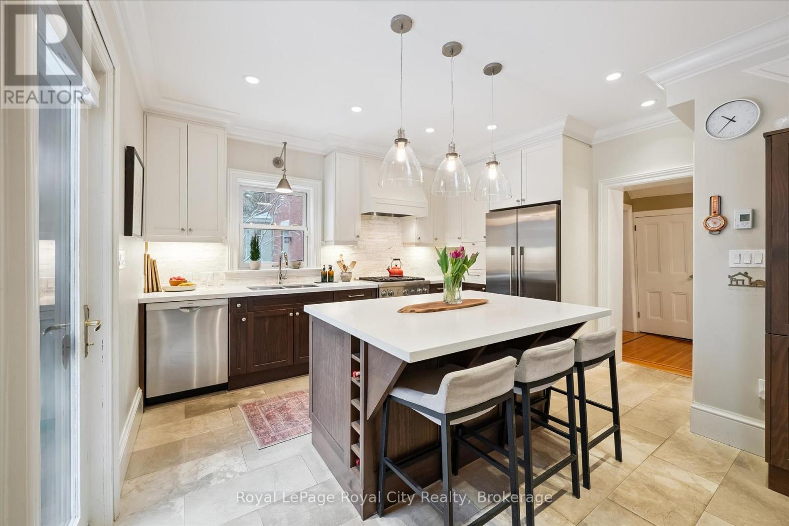 












16 OXFORD STREET

,
Guelph (Downtown),




Ontario
N1H2M3

