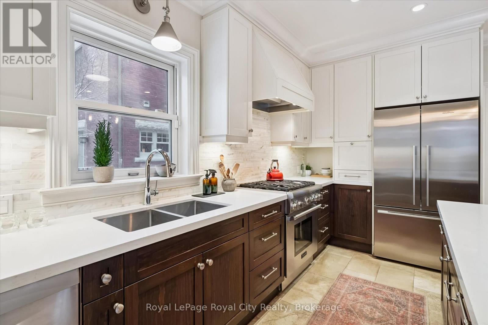 












16 OXFORD STREET

,
Guelph (Downtown),




Ontario
N1H2M3

