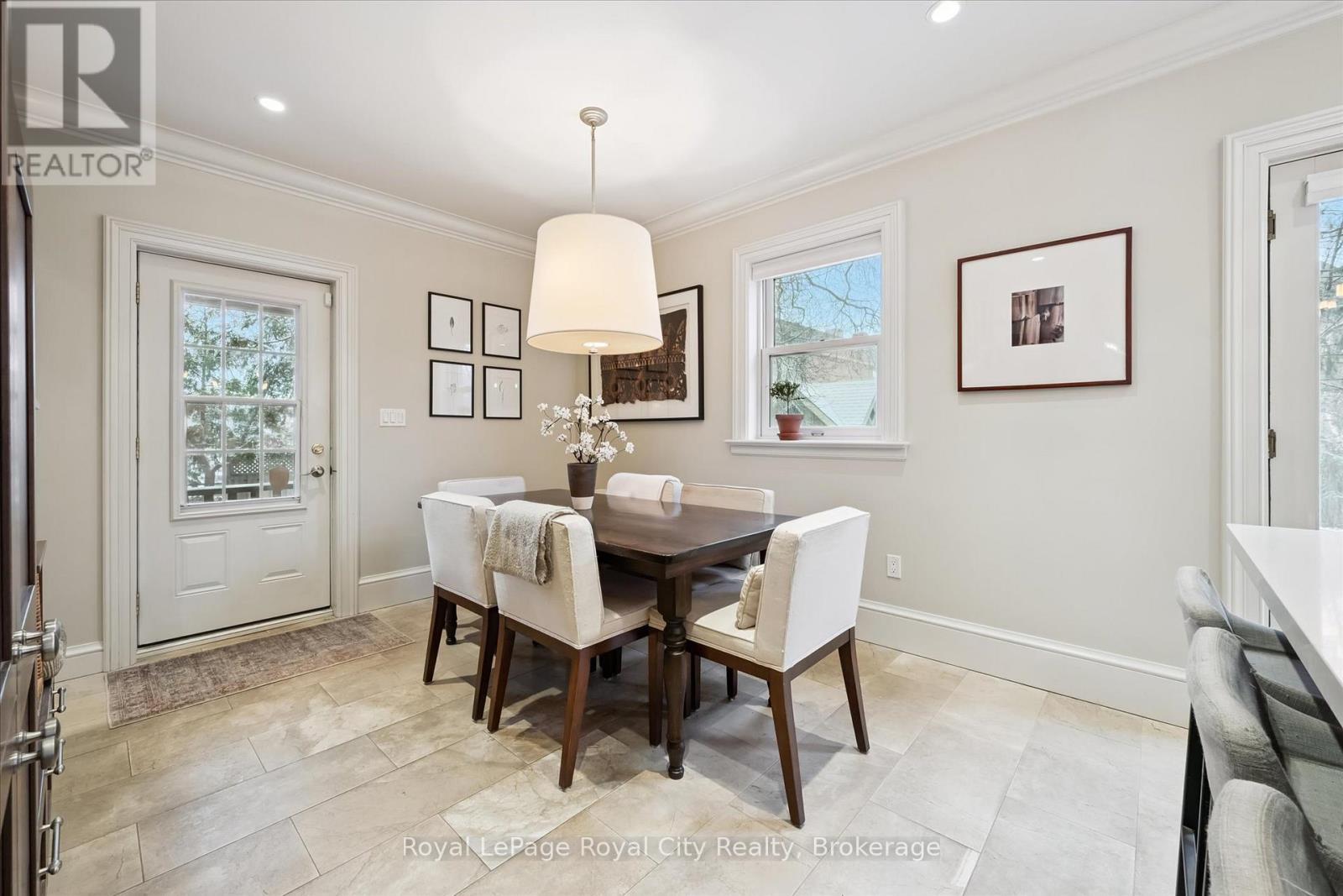 












16 OXFORD STREET

,
Guelph (Downtown),




Ontario
N1H2M3

