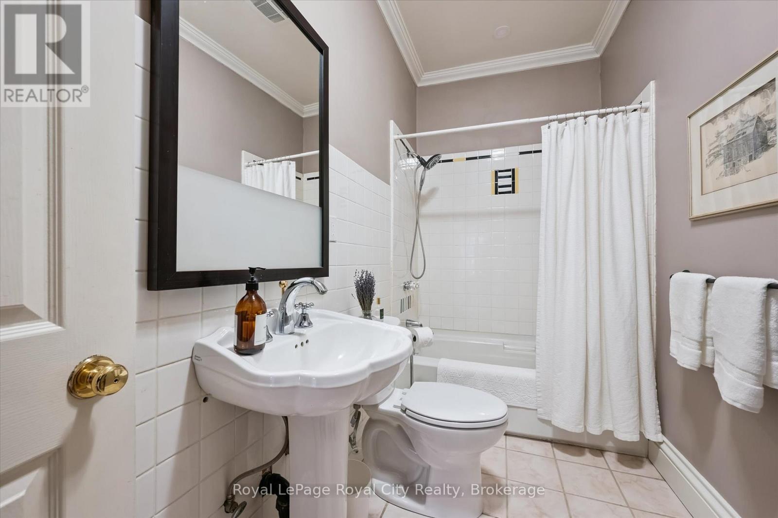 












16 OXFORD STREET

,
Guelph (Downtown),




Ontario
N1H2M3

