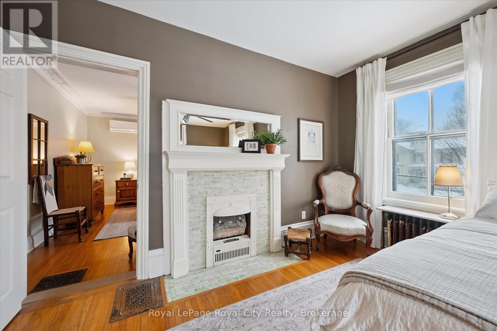 












16 OXFORD STREET

,
Guelph (Downtown),




Ontario
N1H2M3

