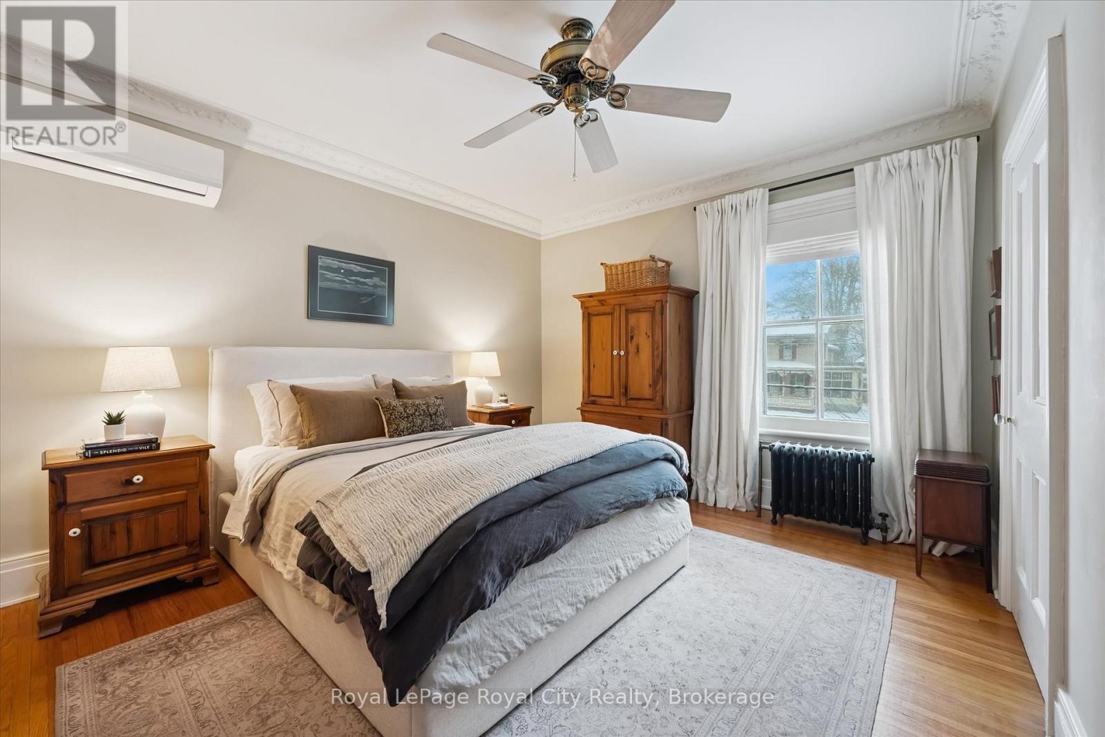 












16 OXFORD STREET

,
Guelph (Downtown),




Ontario
N1H2M3

