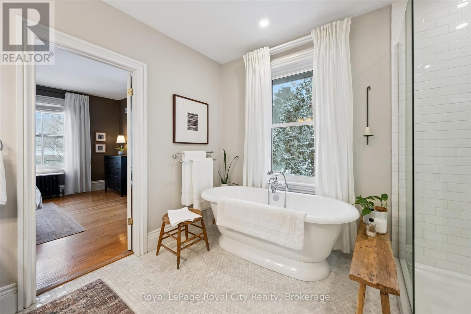 












16 OXFORD STREET

,
Guelph (Downtown),




Ontario
N1H2M3

