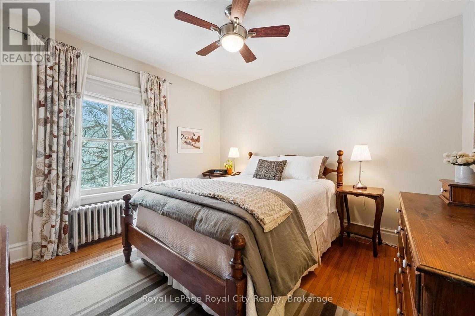 












16 OXFORD STREET

,
Guelph (Downtown),




Ontario
N1H2M3

