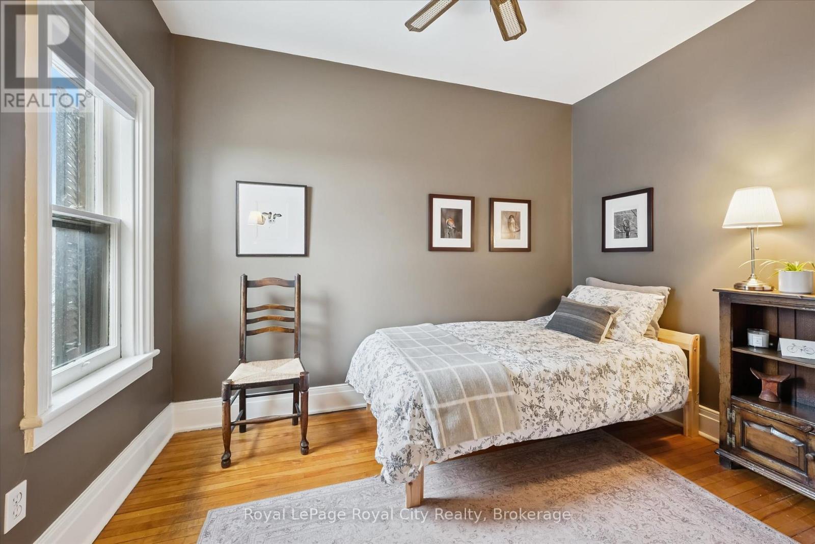 












16 OXFORD STREET

,
Guelph (Downtown),




Ontario
N1H2M3

