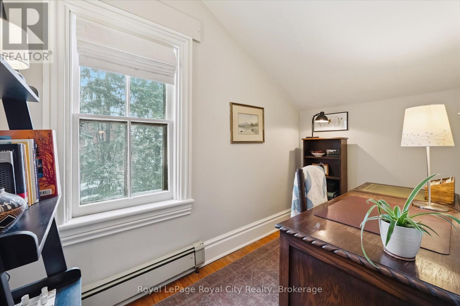 












16 OXFORD STREET

,
Guelph (Downtown),




Ontario
N1H2M3

