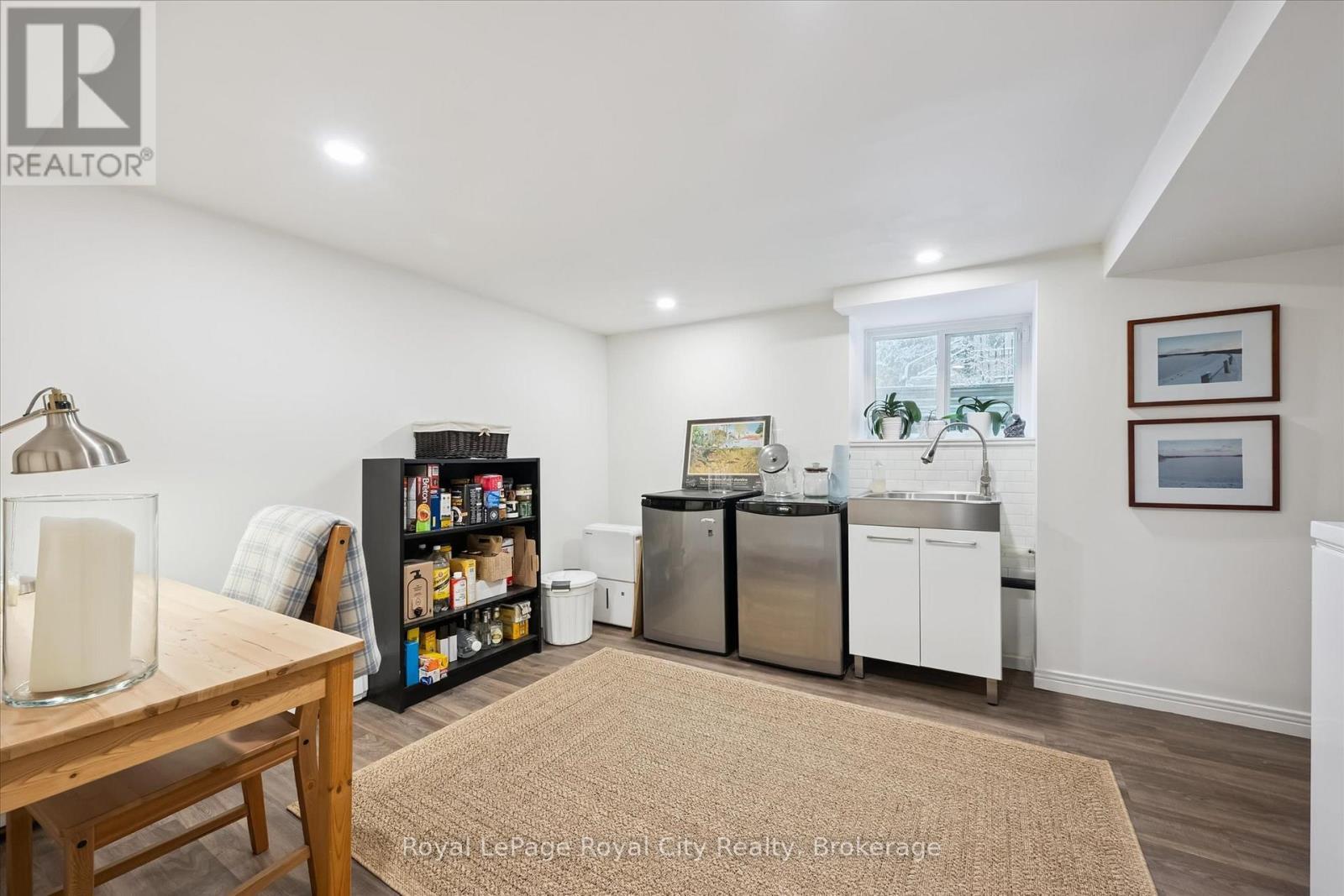 












16 OXFORD STREET

,
Guelph (Downtown),




Ontario
N1H2M3

